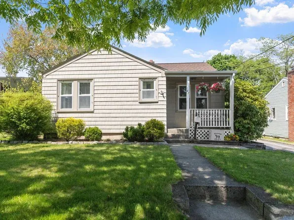 62 Gardiner Ave, East Providence, RI 02914