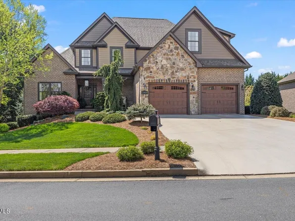 2059 Sawyers Pond Dr, Johnson City, TN 37604