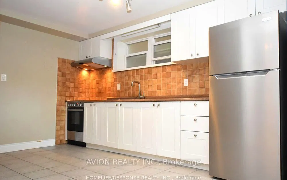 42 Emerald Cres — Photo 3