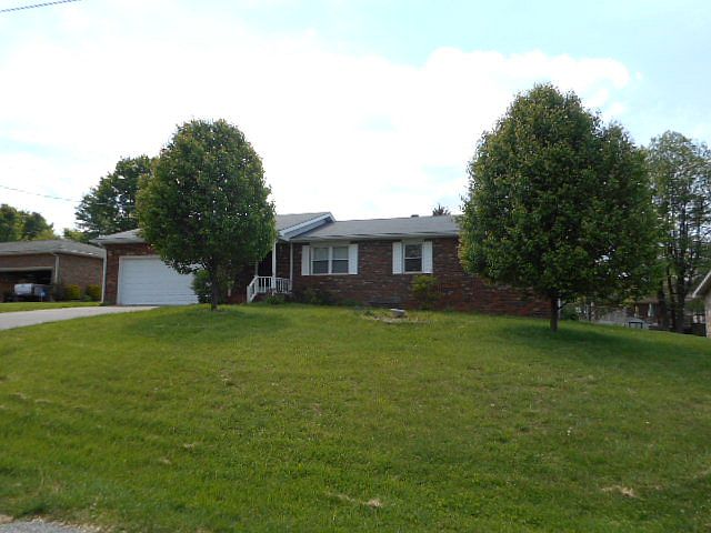 1st image of 877 Hiawatha Dr