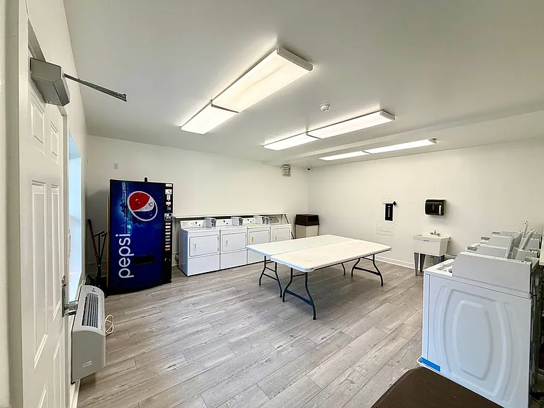 Amazing Apartments Downtown Bloomington — Photo 10
