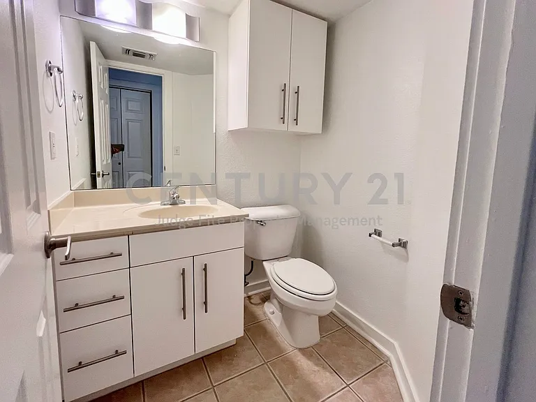 3901 Travis St #217 — Photo 8