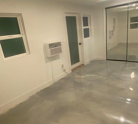 Studio Front door / closet