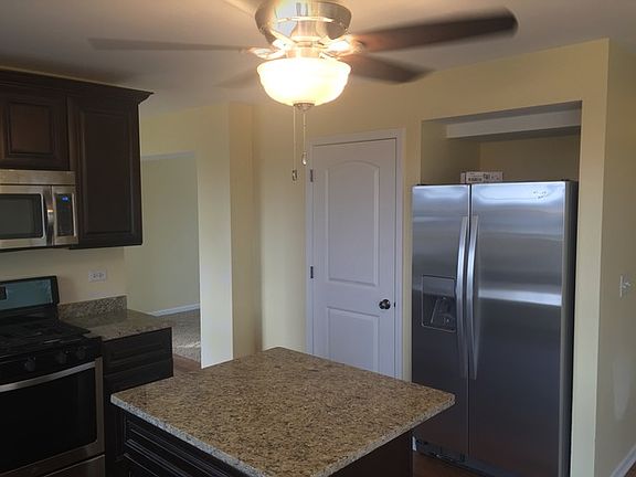 3rd image of 836 Grant Dr