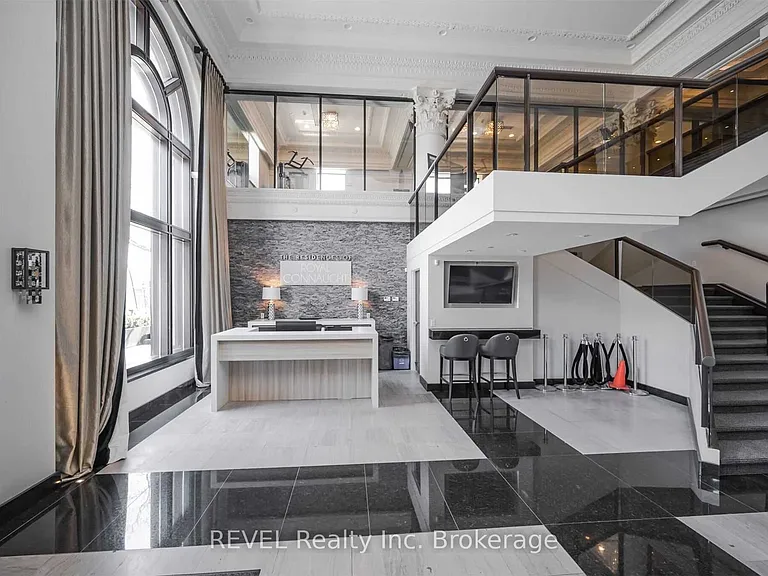 112 King St E #907 — Photo 31