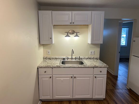 3rd image of 137 Temple Ave #3