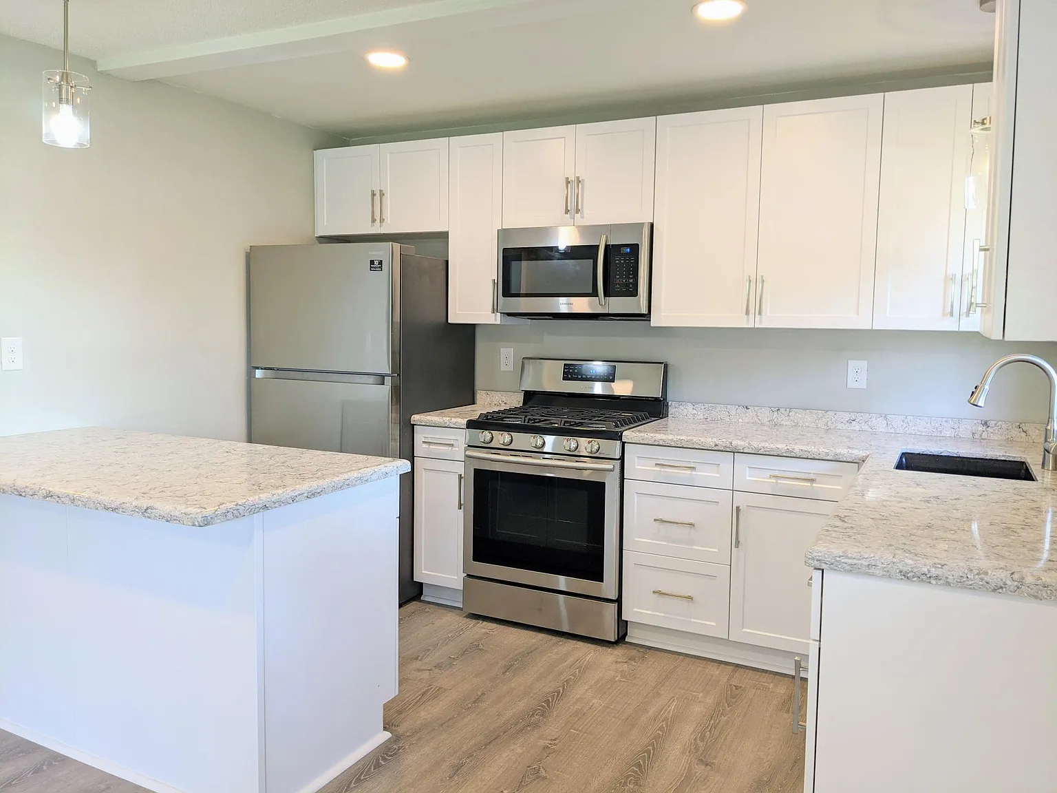 1 bed, 550 sqft, $1,495 — Photo 2