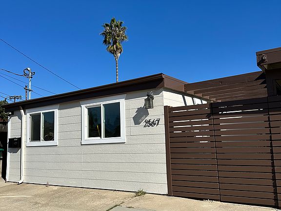 Beautiful curb appeal and private entrance