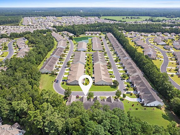 4th image of 44 Field Planters Circle
