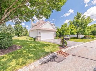 9 Fenfield Ct, Hamburg, NJ 07419