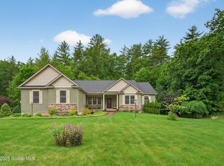 6 Corinne Ct, Saratoga Springs, NY 12866