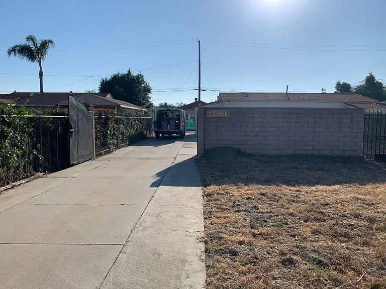12964 Roswell Ave — Photo 2