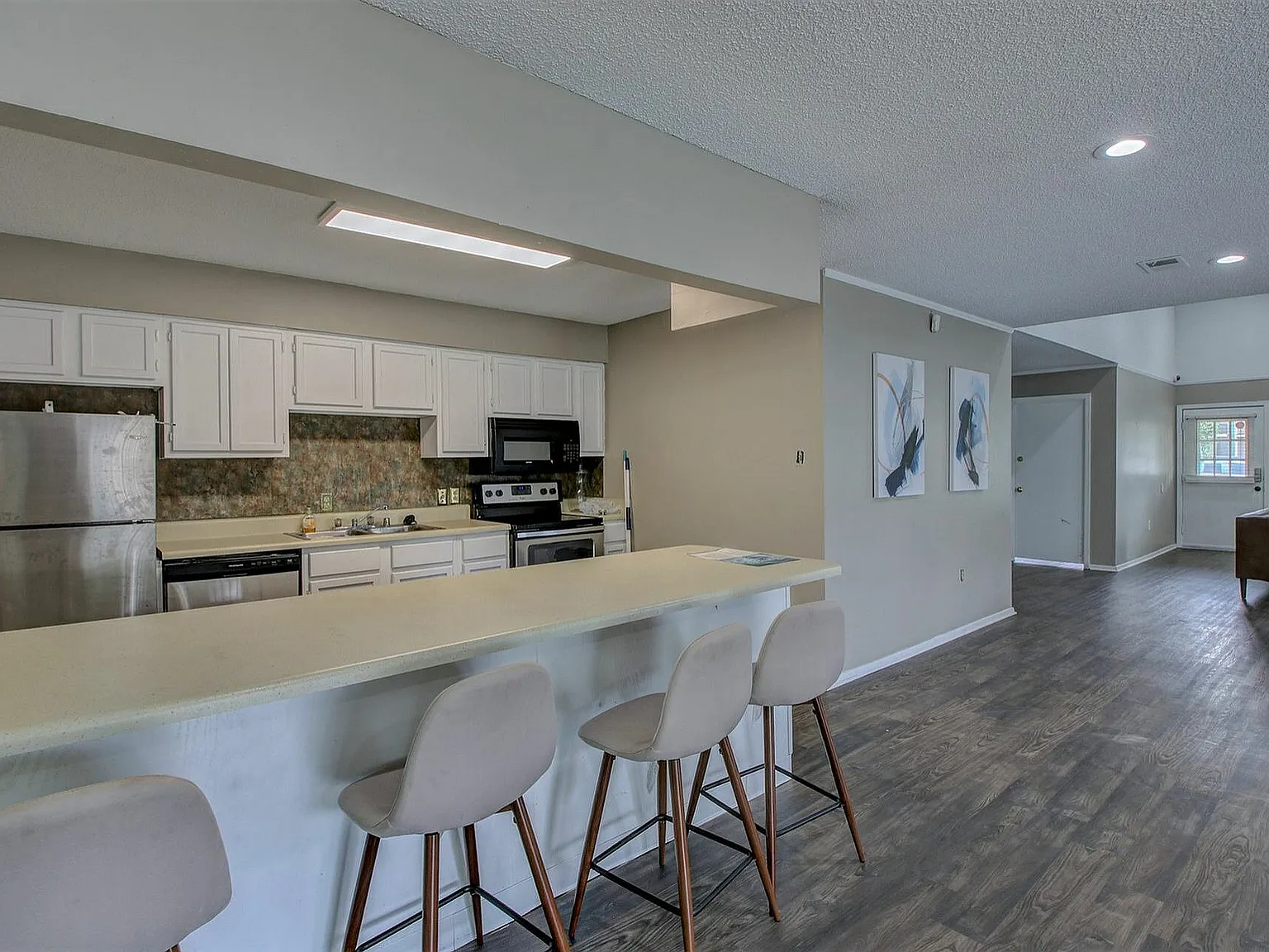 Westbridge Apartments — Photo 4