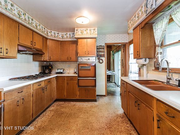 4th image of 158 Castlewood Dr