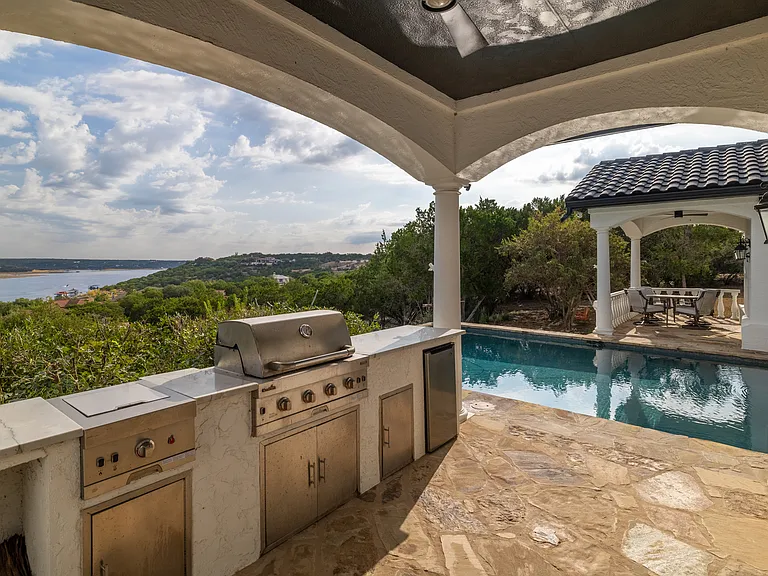 1128 Thurman Bluff Dr — Photo 35