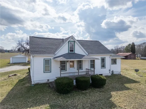 8942 Edison St NE, Louisville, OH 44641