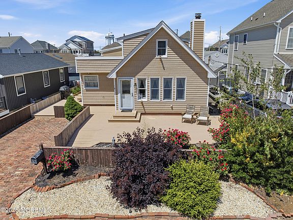 2nd image of 110 Surf Drive
