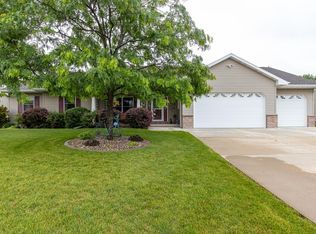 385 Wooden Shoe Cir, Kaukauna, WI