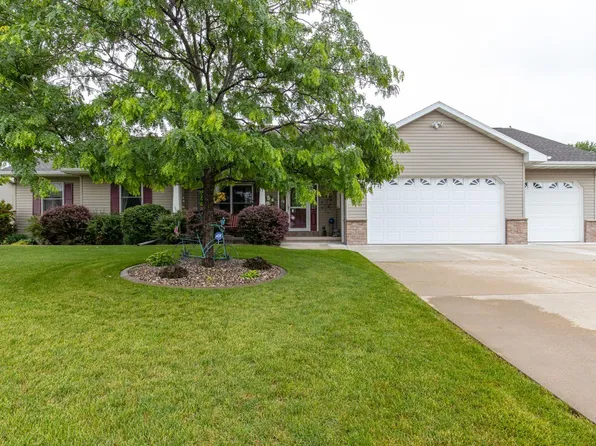 385 Wooden Shoe Cir, Kaukauna, WI 54130