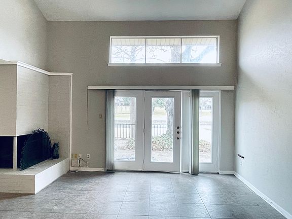 3rd image of 1826 Lakecrest Cir