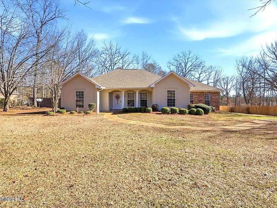 1st image of 114 Hollybush Pl