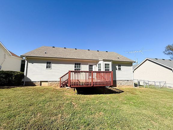 3rd image of 165 Kings Deer Dr