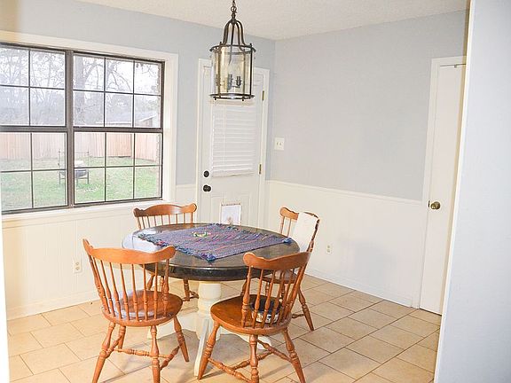 4th image of 1014 Dale Dr