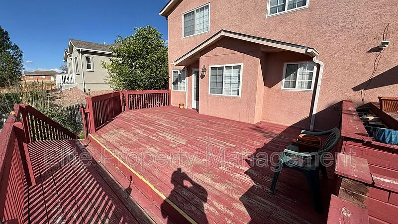 3 bed, 3.5 bath, 2687 sqft, $1,900 — Photo 2