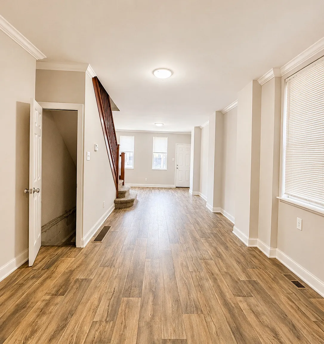 3-Bedroom Harrowgate Townhouse with Large Backyard — Photo 4