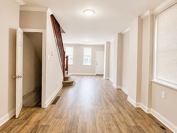 4th image of 1813 E Madison St