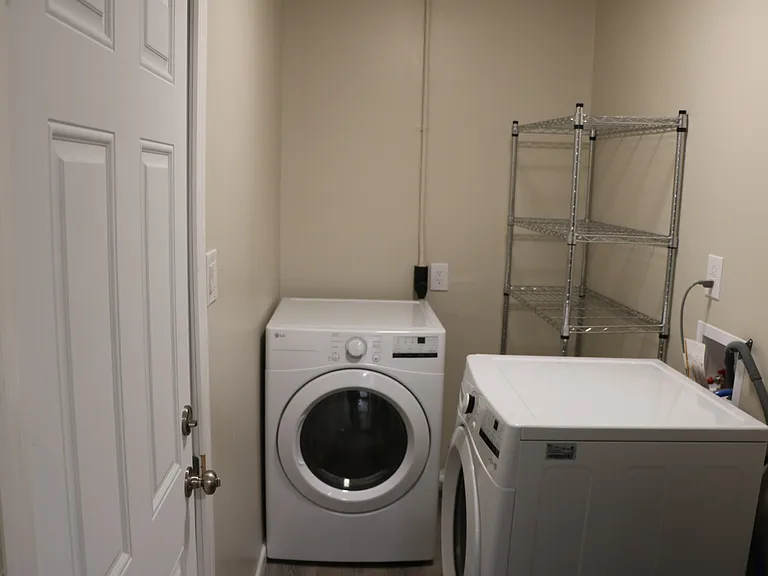 321 Elmwood Dr — Photo 23
