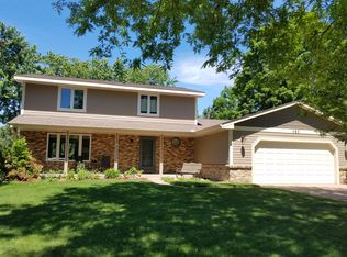 485 Grandview Ave W, Roseville, MN 55113