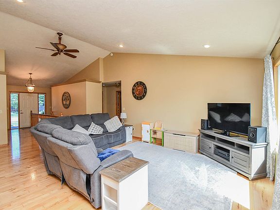 5th image of 3252 S Grace Ave