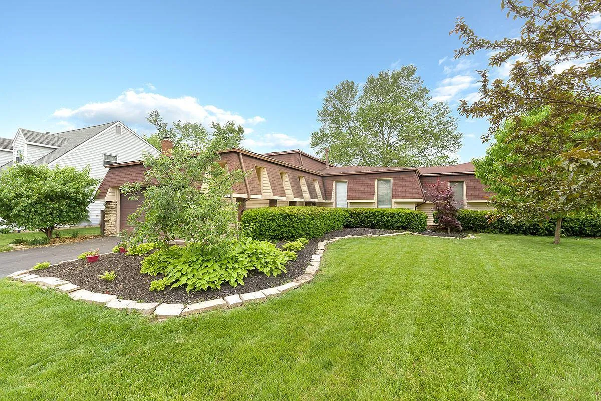 5 bed, 3300 sqft, $3,400 — Photo 2