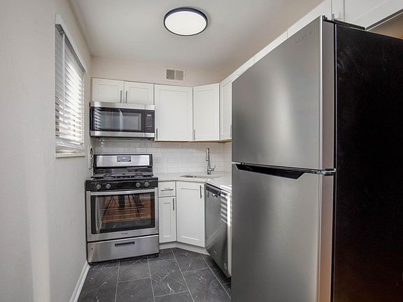3rd image of 3219 Russell Blvd APT 1