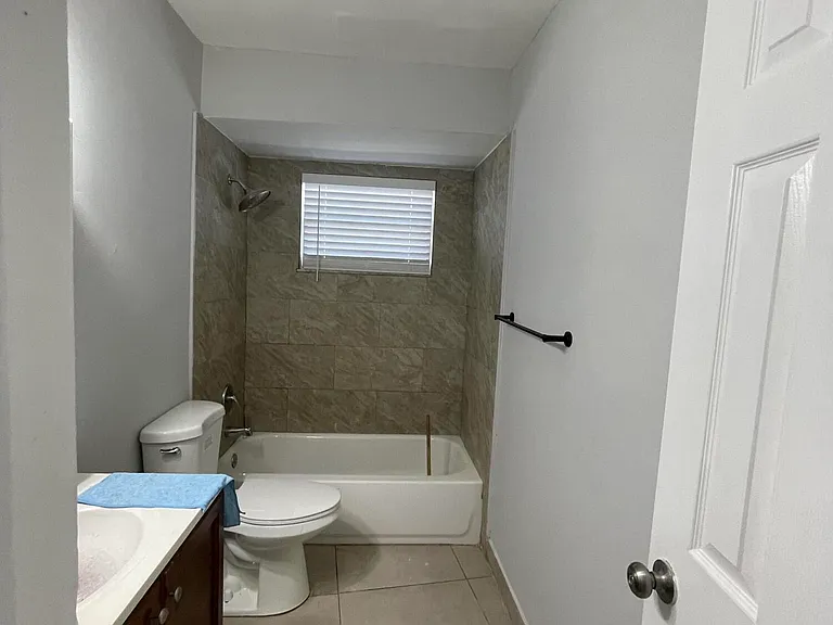 921 SW 10th Dr #3 — Photo 5