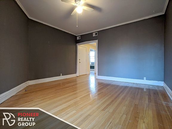3rd image of 550 W Aldine Ave #556E2