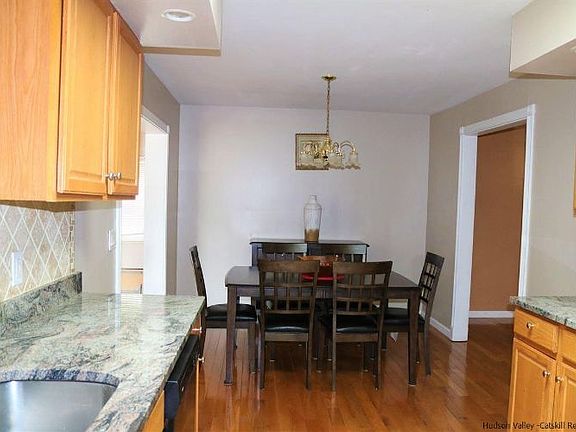 4th image of 84 Canterbury Dr