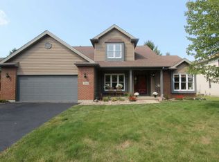 904 Golden Ave, Woodstock, IL 60098