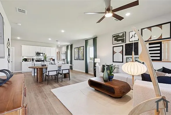 5 bed, $3,800 — Photo 1