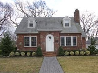 1822 Stuyvesant Ave, East Meadow, NY 11554