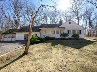 8 Tatomuck Rd E, Pound Ridge, NY 10576