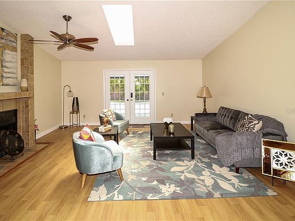 5th image of 2209 Cypress Point Dr E