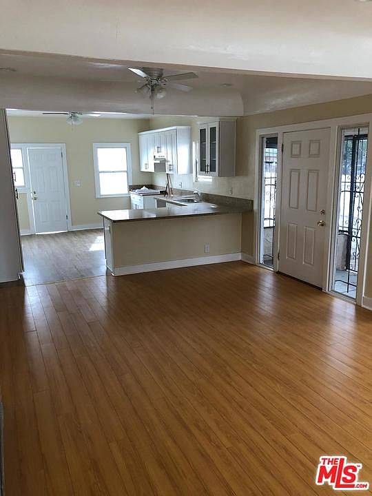 1st image of 1558 W 65th Pl