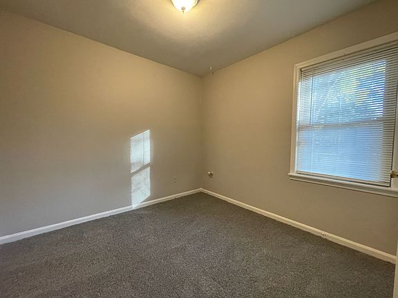 4th image of 8016 Pinebrook Dr