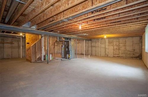 3rd image of 3208 Country Hollow Dr