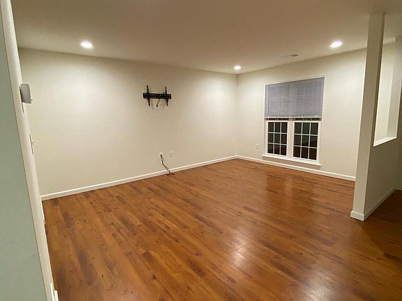 4th image of 2863 Madeira Ct
