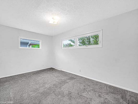 3rd image of 237 Burbank Ave