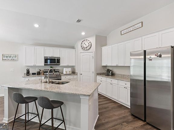 4th image of 68 Hayden Dr