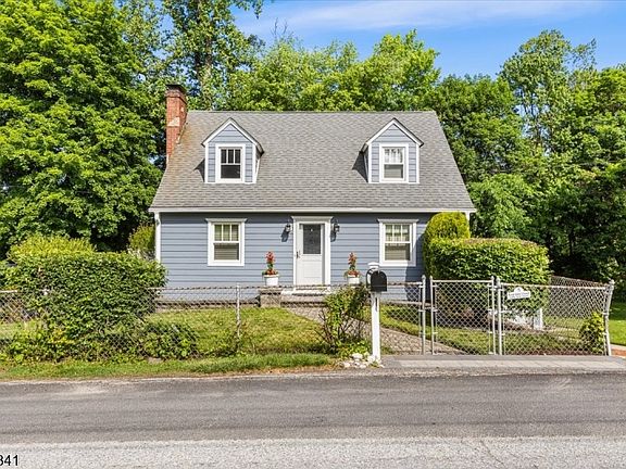 2nd image of 231 Sussex Ave